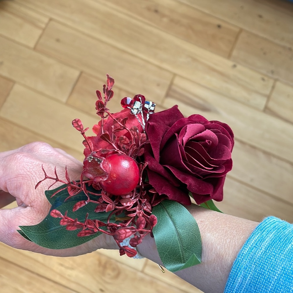 2 Ling’s Moment corsages - Picture 3 of 5